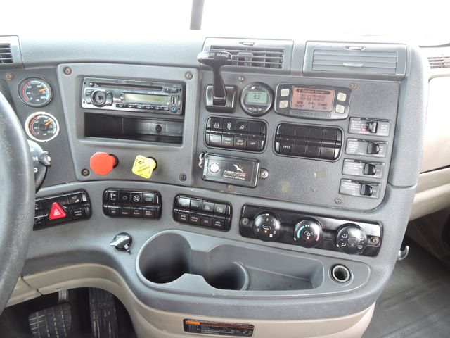 2016 Freightliner CA113 Daycab