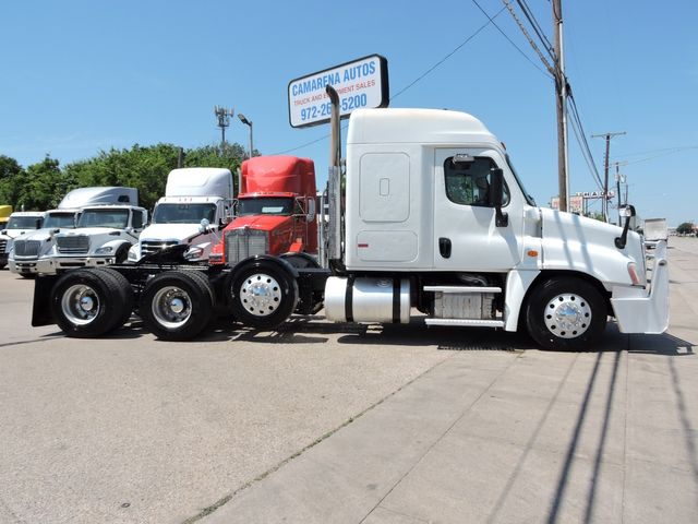 2016 Freightliner CA125 Sleeper