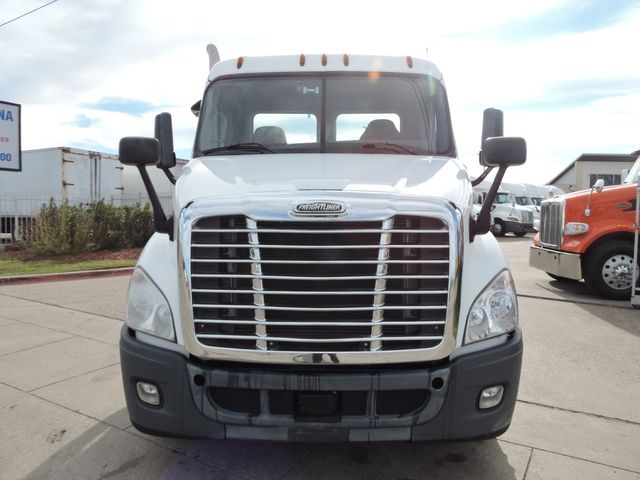 2016 Freightliner Cascadia Mid-Roof Daycab