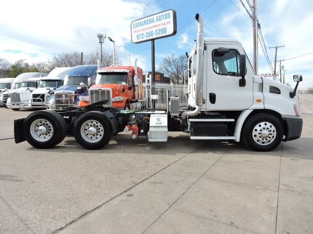 2016 Freightliner Cascadia Mid-Roof Daycab