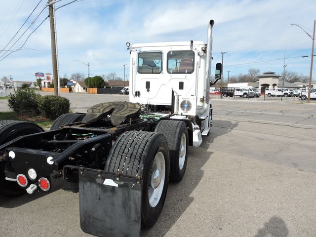 2016 Freightliner Cascadia Mid-Roof Daycab