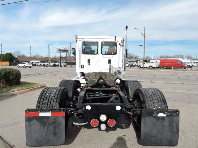 2016 Freightliner Cascadia Mid-Roof Daycab