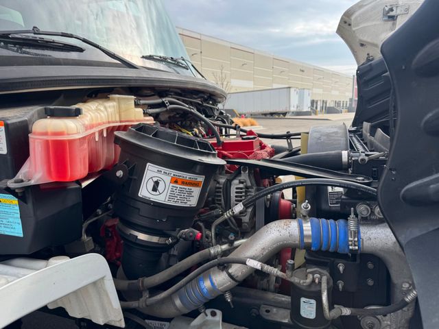 2016 Freightliner M2  20' Reefer 