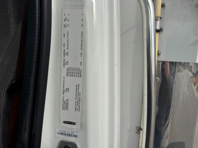 2016 Freightliner M2  20' Reefer 