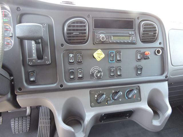 2016 Freightliner M2106 Non-CDL Box Truck 