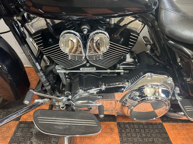 2016 Harley-Davidson Road Glide Base