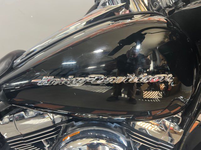 2016 Harley-Davidson Road Glide Base