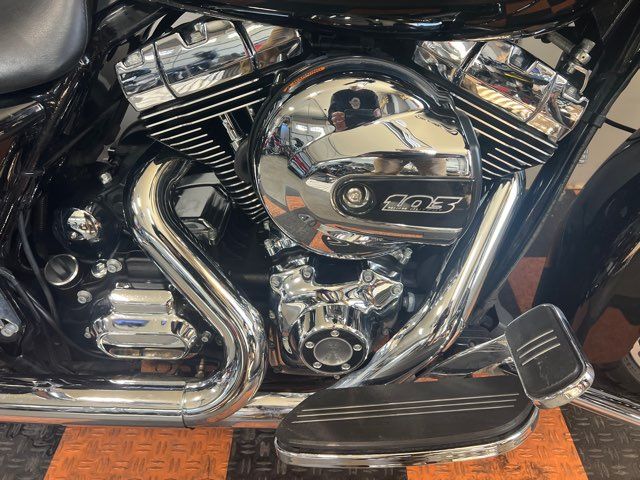 2016 Harley-Davidson Road Glide Base