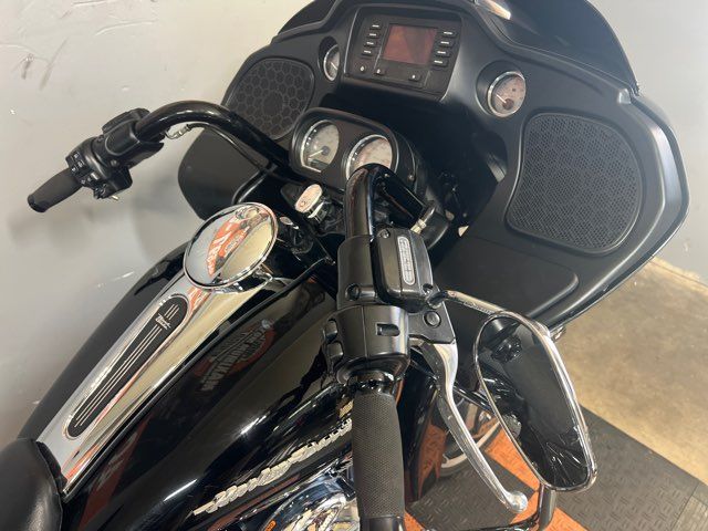 2016 Harley-Davidson Road Glide Base