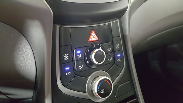 2016 Hyundai ELANTRA SE | Carrollton, TX | Legend Motorcars of Carrollton 2016 Hyundai ELANTRA SE | Carrollton, TX | Legend Motorcars of Carrollton