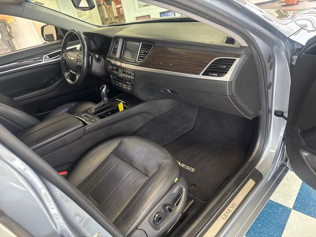 2016 Hyundai Genesis 3.8L | Rome, GA | Knight's Car Store 2016 Hyundai Genesis 3.8L | Rome, GA | Knight's Car Store