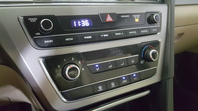 2016 Hyundai SONATA SE | Carrollton, TX | Legend Motorcars of Carrollton