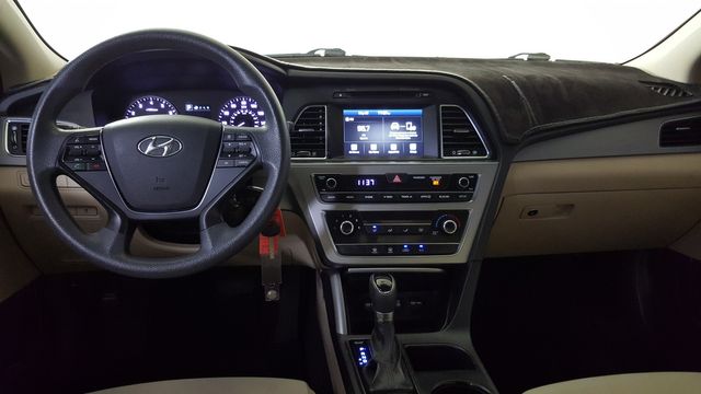 2016 Hyundai SONATA SE | Carrollton, TX | Legend Motorcars of Carrollton 2016 Hyundai SONATA SE | Carrollton, TX | Legend Motorcars of Carrollton