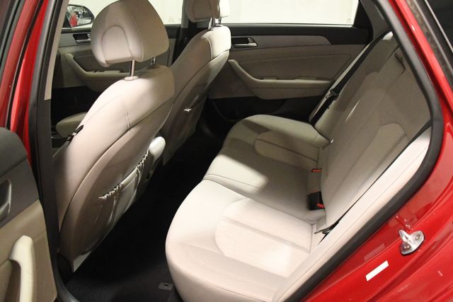 2016 Hyundai SONATA Hybrid SE | Branford, CT | Sound Auto Wholesalers 2016 Hyundai SONATA Hybrid SE | Branford, CT | Sound Auto Wholesalers