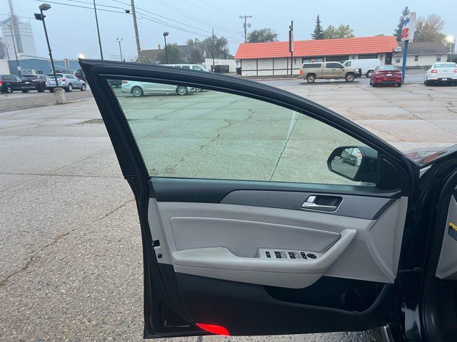 2016 Hyundai SONATA Hybrid SE ONLY 37,000 Miles | Dickinson, ND | Heiser Motors 2016 Hyundai SONATA Hybrid SE ONLY 37,000 Miles | Dickinson, ND | Heiser Motors