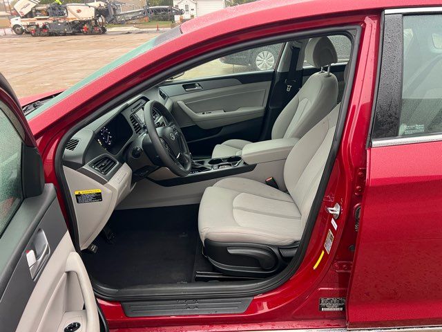 2016 Hyundai SONATA Hybrid SE ONLY 58,000 Miles | Dickinson, ND | Heiser Motors 2016 Hyundai SONATA Hybrid SE ONLY 58,000 Miles | Dickinson, ND | Heiser Motors