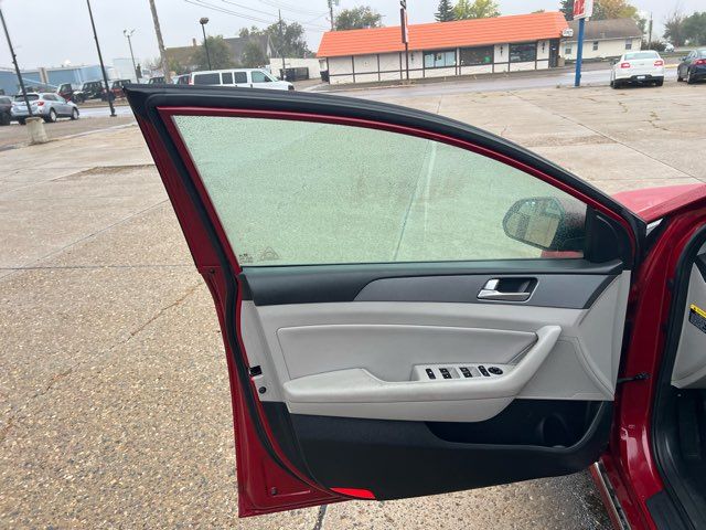 2016 Hyundai SONATA Hybrid SE ONLY 58,000 Miles | Dickinson, ND | Heiser Motors 2016 Hyundai SONATA Hybrid SE ONLY 58,000 Miles | Dickinson, ND | Heiser Motors