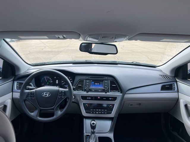 2016 Hyundai SONATA Hybrid SE ONLY 35,000 MIles | Dickinson, ND | Heiser Motors