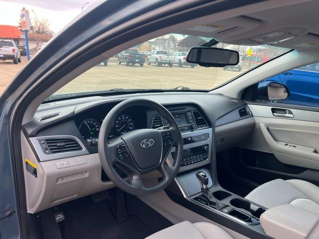 2016 Hyundai SONATA Hybrid SE ONLY 35,000 MIles | Dickinson, ND | Heiser Motors