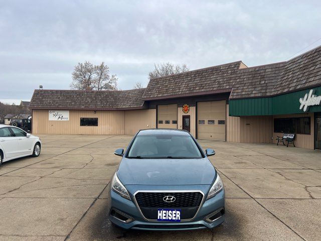 2016 Hyundai SONATA Hybrid SE ONLY 35,000 MIles | Dickinson, ND | Heiser Motors