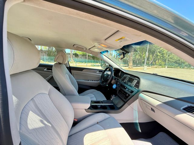 2016 Hyundai SONATA Hybrid SE | Reseda, CA | Angeles Auto Alliance