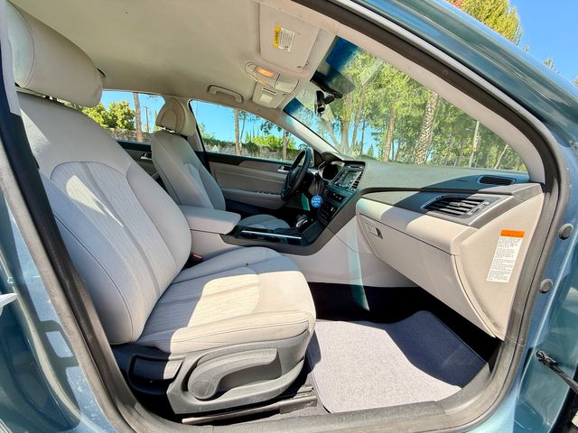 2016 Hyundai SONATA Hybrid SE | Reseda, CA | Angeles Auto Alliance 2016 Hyundai SONATA Hybrid SE | Reseda, CA | Angeles Auto Alliance