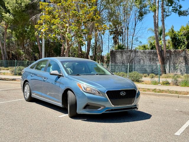 2016 Hyundai SONATA Hybrid SE | Reseda, CA | Angeles Auto Alliance