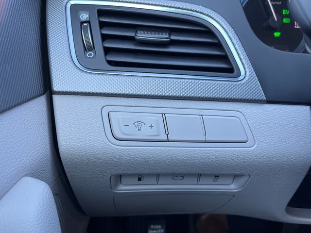 2016 Hyundai SONATA Hybrid SE | RICHMOND, VA | TK HUGHES 2016 Hyundai SONATA Hybrid SE | RICHMOND, VA | TK HUGHES