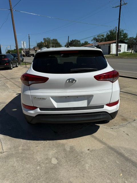 2016 Hyundai TUCSON SE