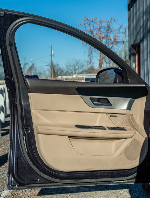 2016 Jaguar XF 35t Premium / TEXAS OWNED / LOADED W/ LUXURY | Austin, TX | Rocky Mountain Truck Stop Austin