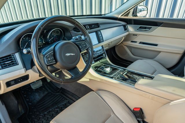 2016 Jaguar XF 35t Premium / TEXAS OWNED / LOADED W/ LUXURY | Austin, TX | Rocky Mountain Truck Stop Austin 2016 Jaguar XF 35t Premium / TEXAS OWNED / LOADED W/ LUXURY | Austin, TX | Rocky Mountain Truck Stop Austin