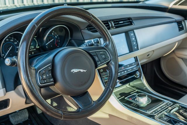 2016 Jaguar XF 35t Premium / TEXAS OWNED / LOADED W/ LUXURY | Austin, TX | Rocky Mountain Truck Stop Austin 2016 Jaguar XF 35t Premium / TEXAS OWNED / LOADED W/ LUXURY | Austin, TX | Rocky Mountain Truck Stop Austin