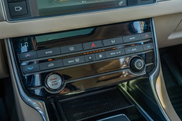 2016 Jaguar XF 35t Premium / TEXAS OWNED / LOADED W/ LUXURY | Austin, TX | Rocky Mountain Truck Stop Austin