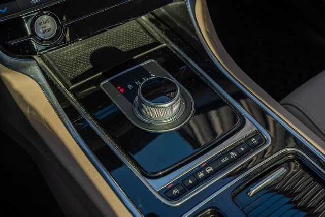 2016 Jaguar XF 35t Premium / TEXAS OWNED / LOADED W/ LUXURY | Austin, TX | Rocky Mountain Truck Stop Austin