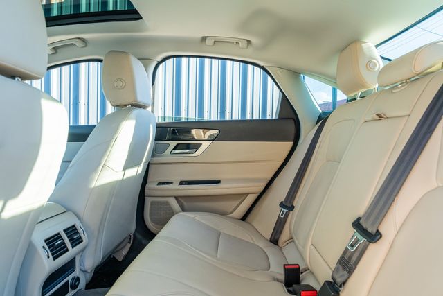 2016 Jaguar XF 35t Premium / TEXAS OWNED / LOADED W/ LUXURY | Austin, TX | Rocky Mountain Truck Stop Austin