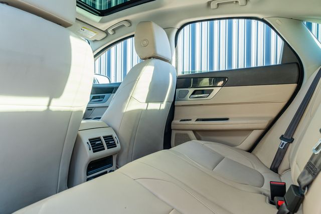 2016 Jaguar XF 35t Premium / TEXAS OWNED / LOADED W/ LUXURY | Austin, TX | Rocky Mountain Truck Stop Austin