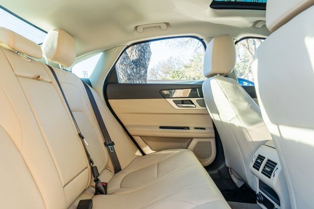 2016 Jaguar XF 35t Premium / TEXAS OWNED / LOADED W/ LUXURY | Austin, TX | Rocky Mountain Truck Stop Austin