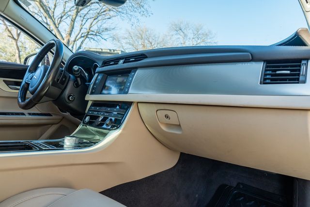 2016 Jaguar XF 35t Premium / TEXAS OWNED / LOADED W/ LUXURY | Austin, TX | Rocky Mountain Truck Stop Austin