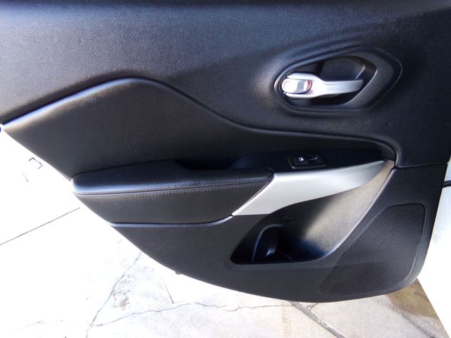 2016 Jeep Cherokee Overland | Gonzales, TX | West Motors 2016 Jeep Cherokee Overland | Gonzales, TX | West Motors