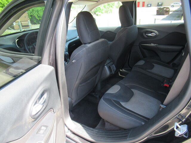 2016 Jeep Cherokee Sport