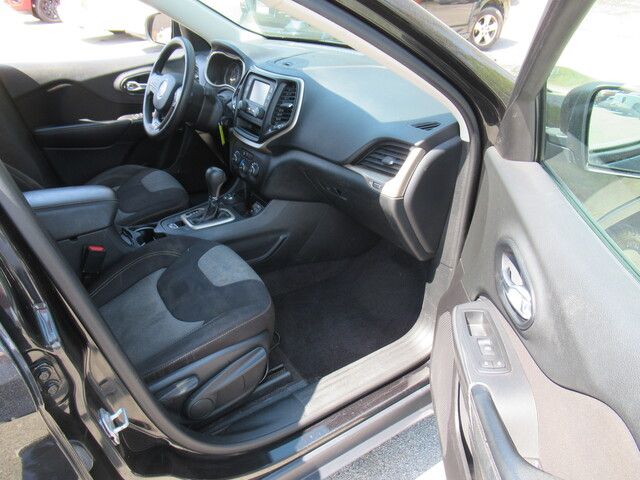 2016 Jeep Cherokee Sport