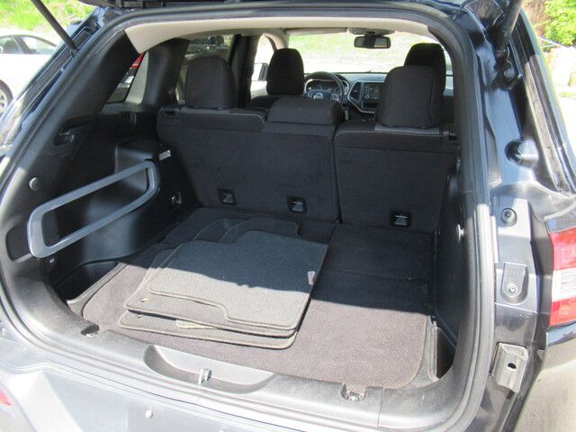 2016 Jeep Cherokee Sport