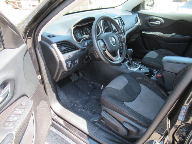 2016 Jeep Cherokee Sport