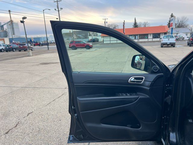 2016 Jeep Grand Cherokee Laredo ONLY 15,000 Miles | Dickinson, ND | Heiser Motors