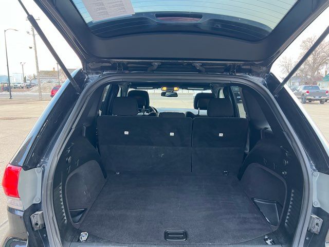 2016 Jeep Grand Cherokee Laredo ONLY 15,000 Miles | Dickinson, ND | Heiser Motors