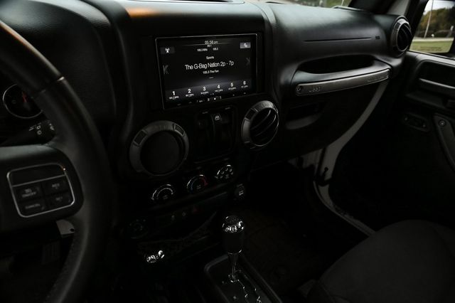 2016 Jeep Wrangler Willys Wheeler 3 Pc Hard Top Alpine Premium W/Sub 2016 Jeep Wrangler Willys Wheeler 3 Pc Hard Top Alpine Premium W/Sub