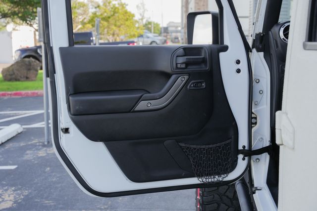 2016 Jeep Wrangler Unlimited Rubicon 4X4 / STARWOOD MOTORS 6.4L HEMI V-8 LOADED | Austin, TX | Rocky Mountain Truck Stop Austin