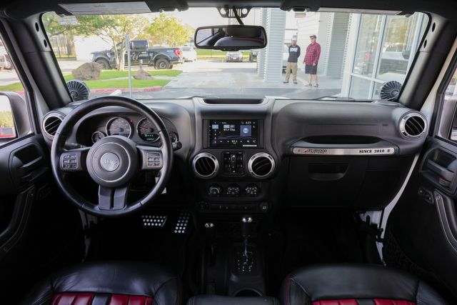 2016 Jeep Wrangler Unlimited Rubicon 4X4 / STARWOOD MOTORS 6.4L HEMI V-8 LOADED | Austin, TX | Rocky Mountain Truck Stop Austin