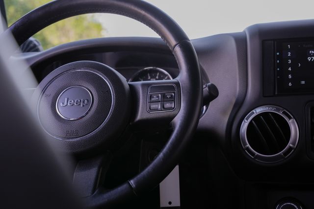 2016 Jeep Wrangler Unlimited Rubicon 4X4 / STARWOOD MOTORS 6.4L HEMI V-8 LOADED | Austin, TX | Rocky Mountain Truck Stop Austin