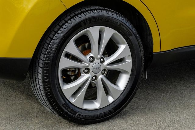 2016 Kia Soul + 2016 Kia Soul +